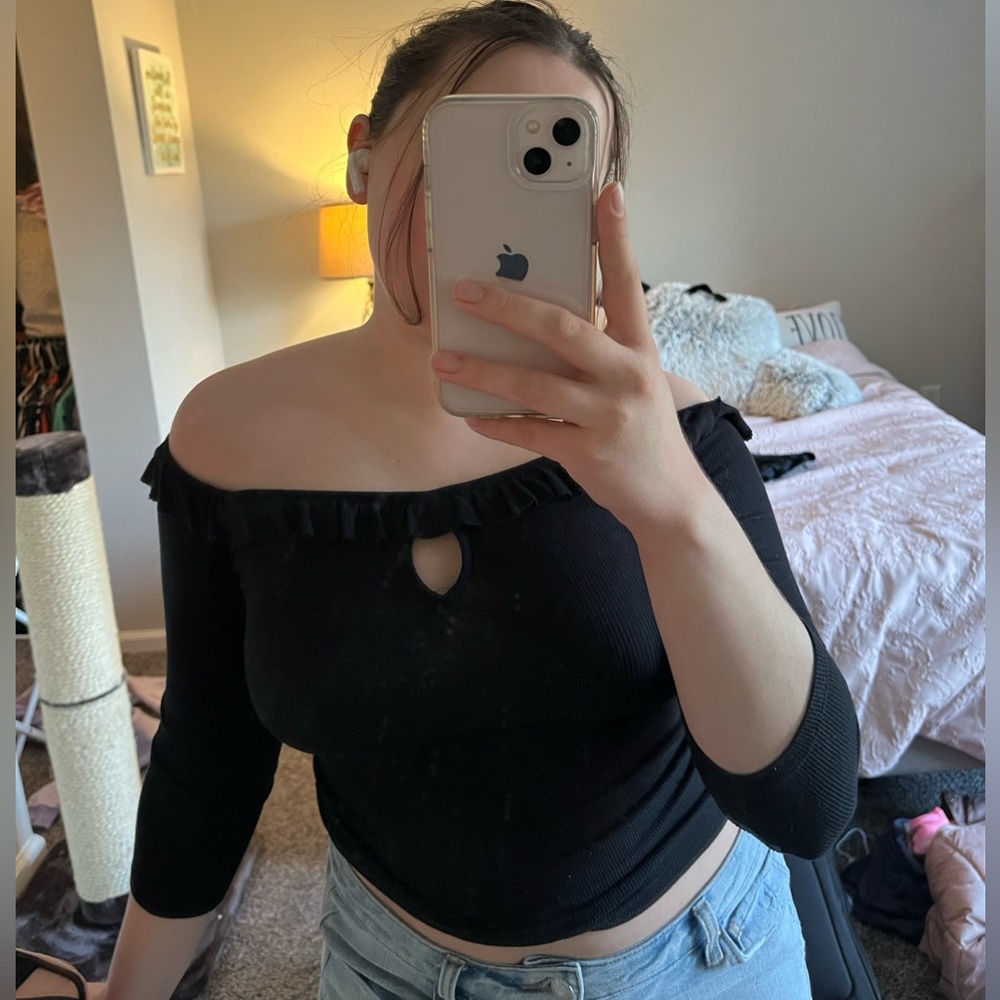 Off the shoulder keyhole top